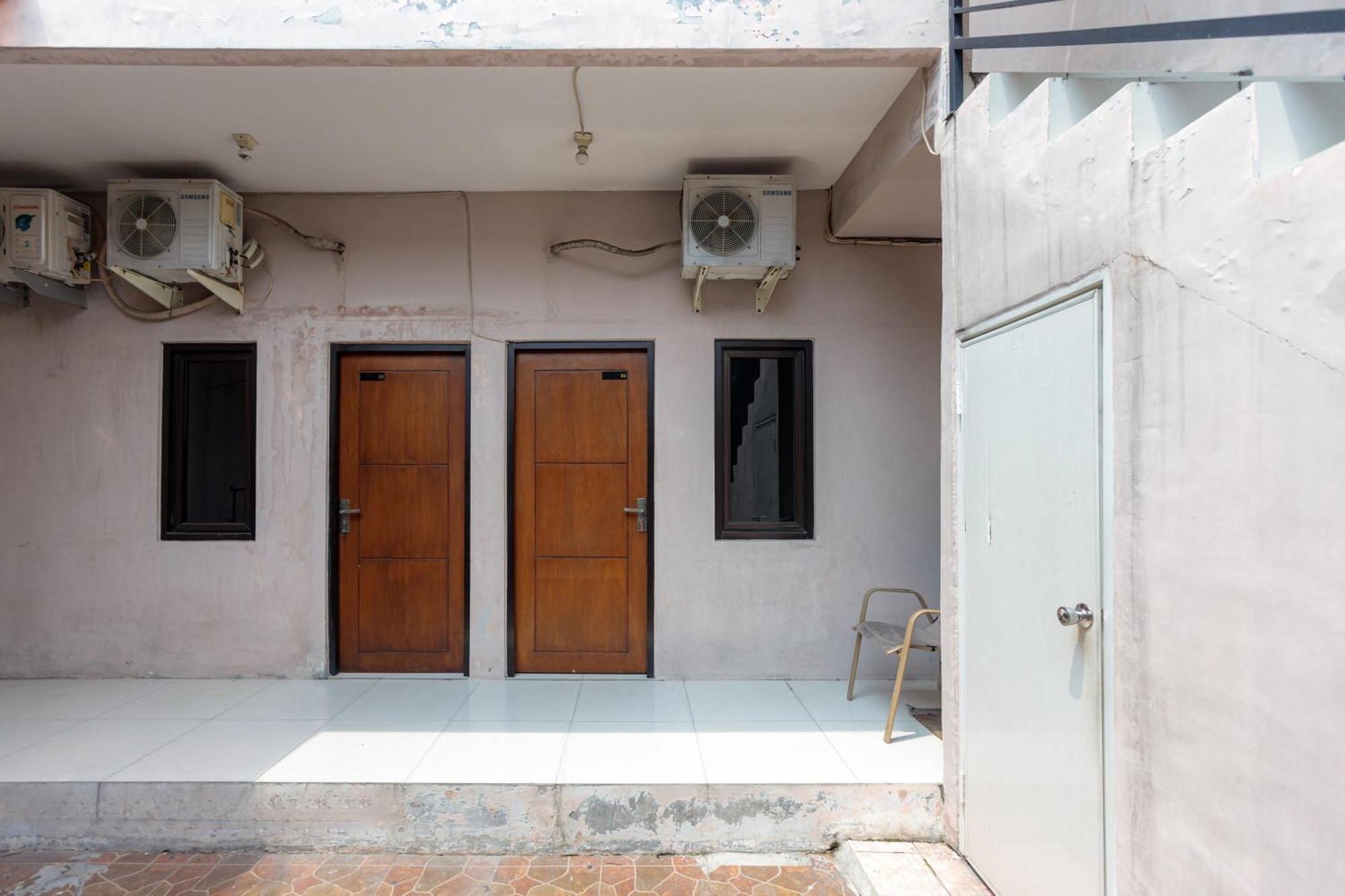 Reddoorz At Osuko Residence Sukomanunggal Jaya Σουραμπάγια Εξωτερικό φωτογραφία