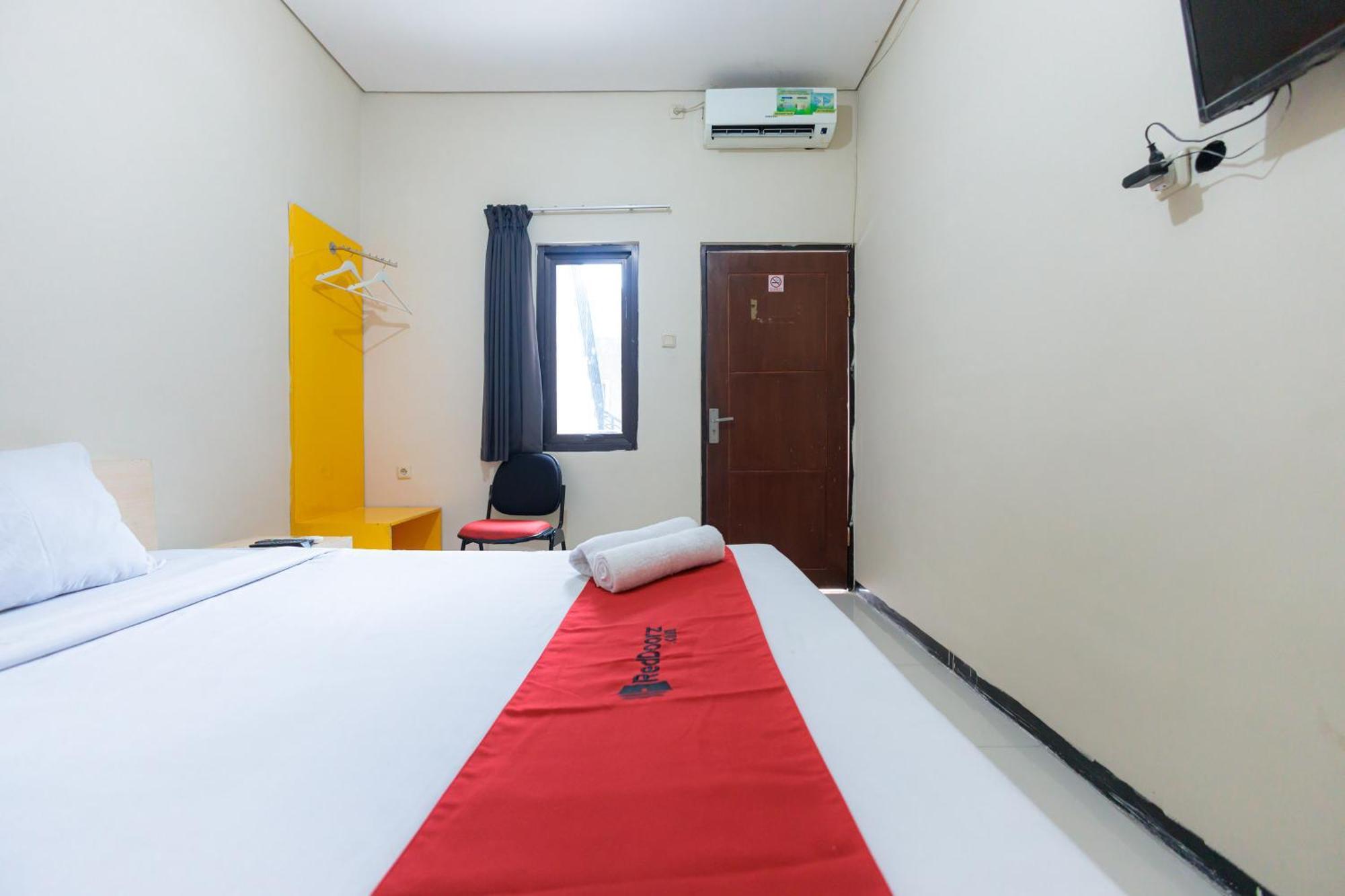 Reddoorz At Osuko Residence Sukomanunggal Jaya Σουραμπάγια Εξωτερικό φωτογραφία