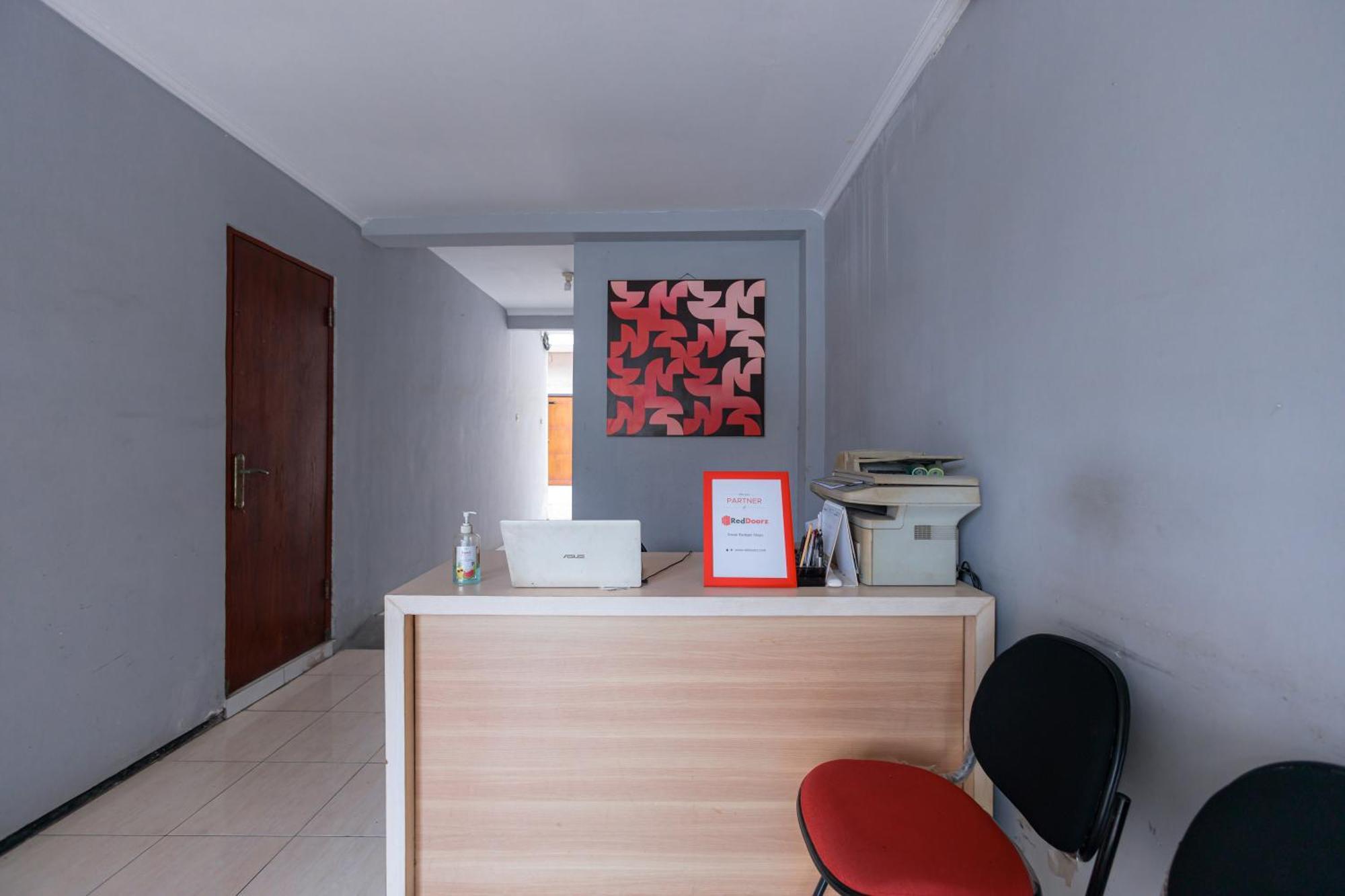 Reddoorz At Osuko Residence Sukomanunggal Jaya Σουραμπάγια Εξωτερικό φωτογραφία