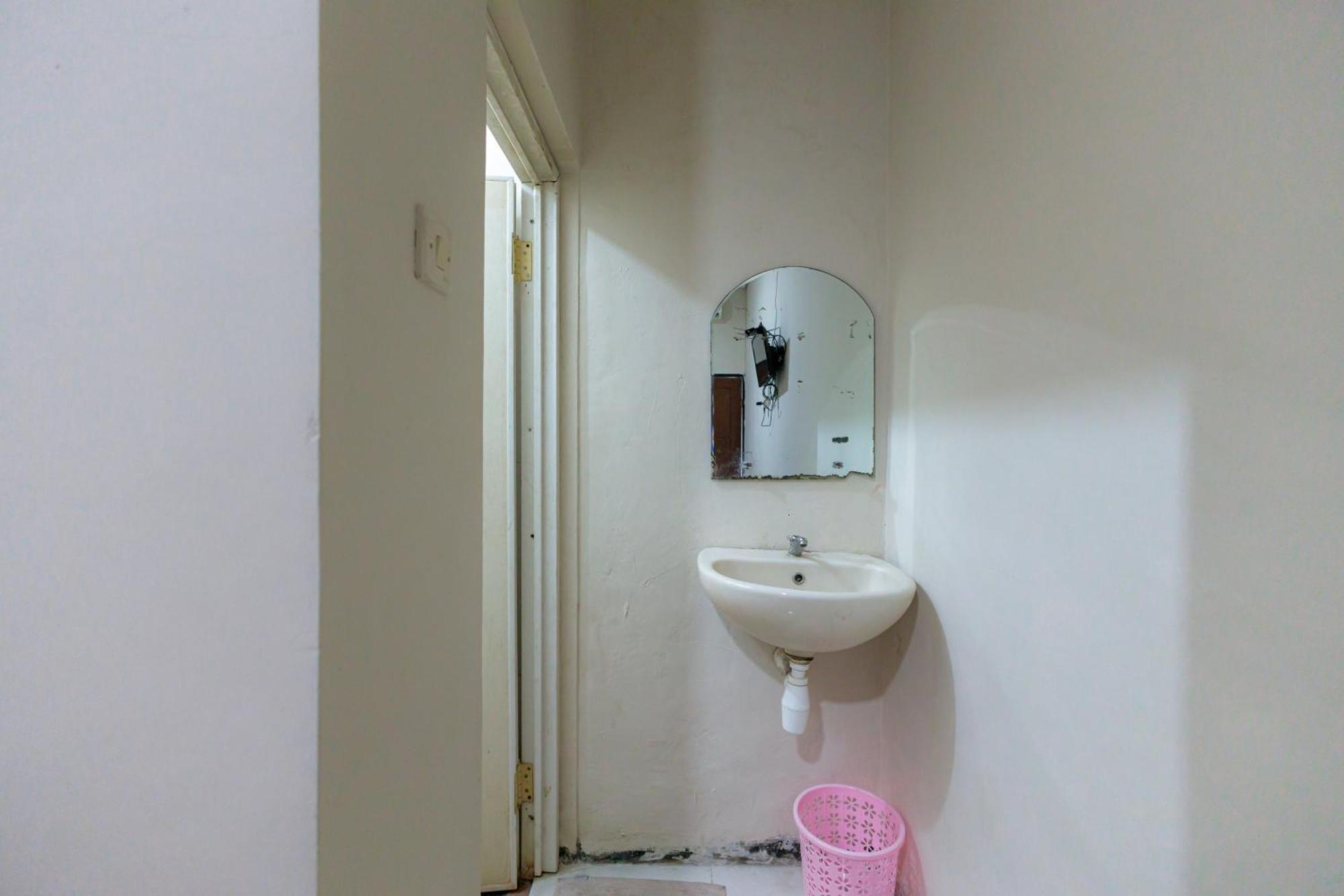 Reddoorz At Osuko Residence Sukomanunggal Jaya Σουραμπάγια Εξωτερικό φωτογραφία