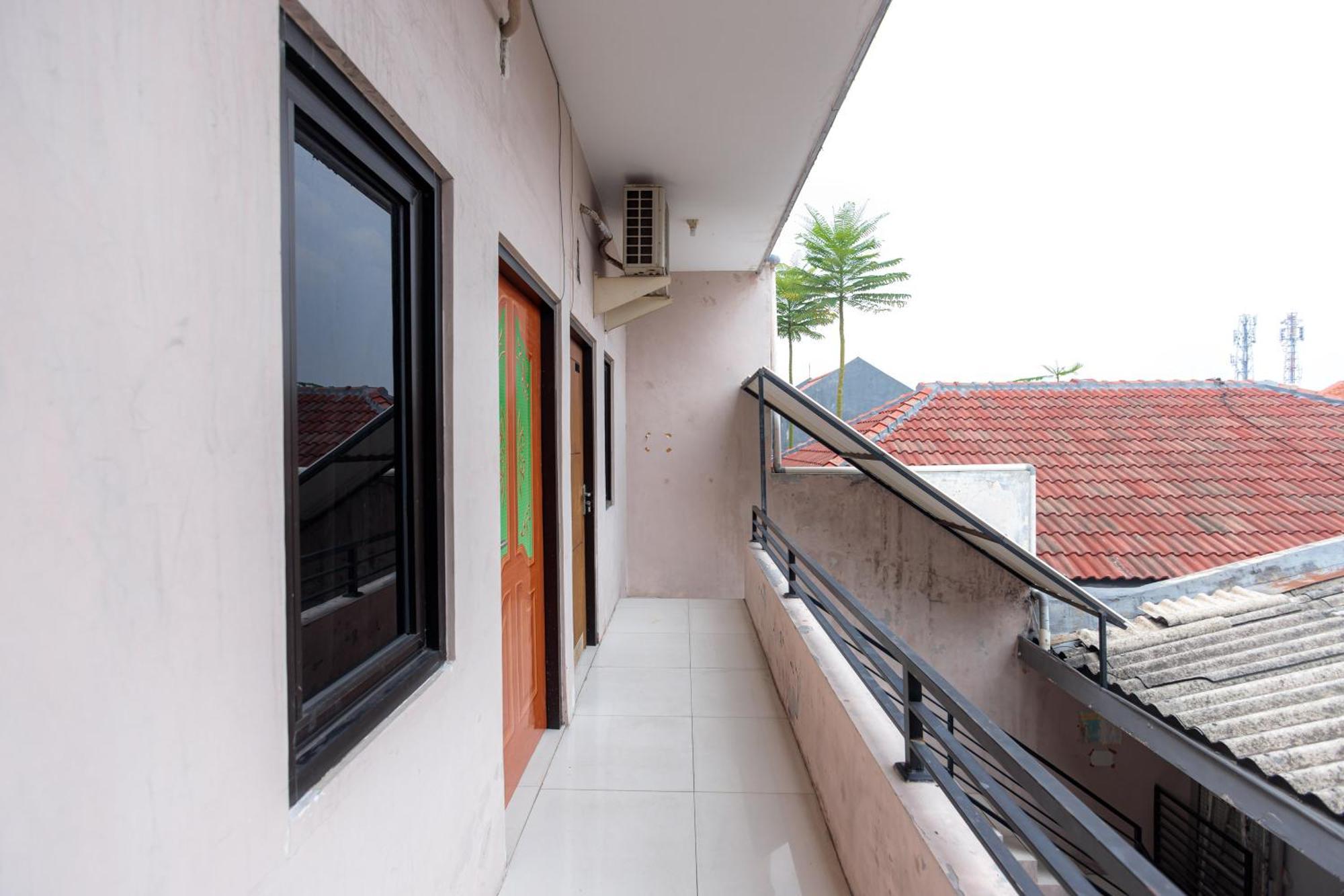 Reddoorz At Osuko Residence Sukomanunggal Jaya Σουραμπάγια Εξωτερικό φωτογραφία