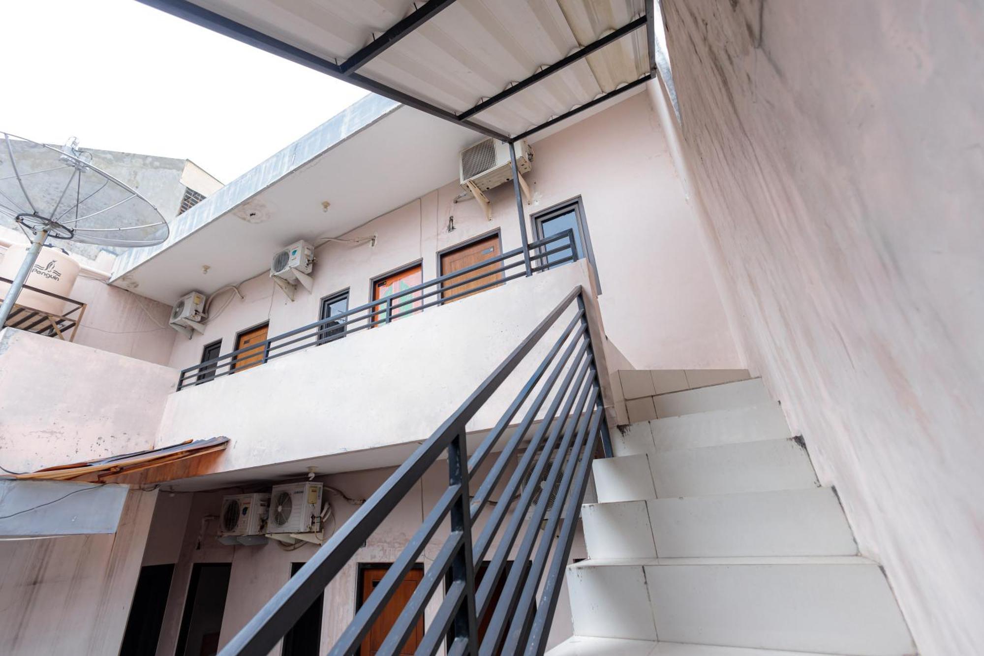 Reddoorz At Osuko Residence Sukomanunggal Jaya Σουραμπάγια Εξωτερικό φωτογραφία