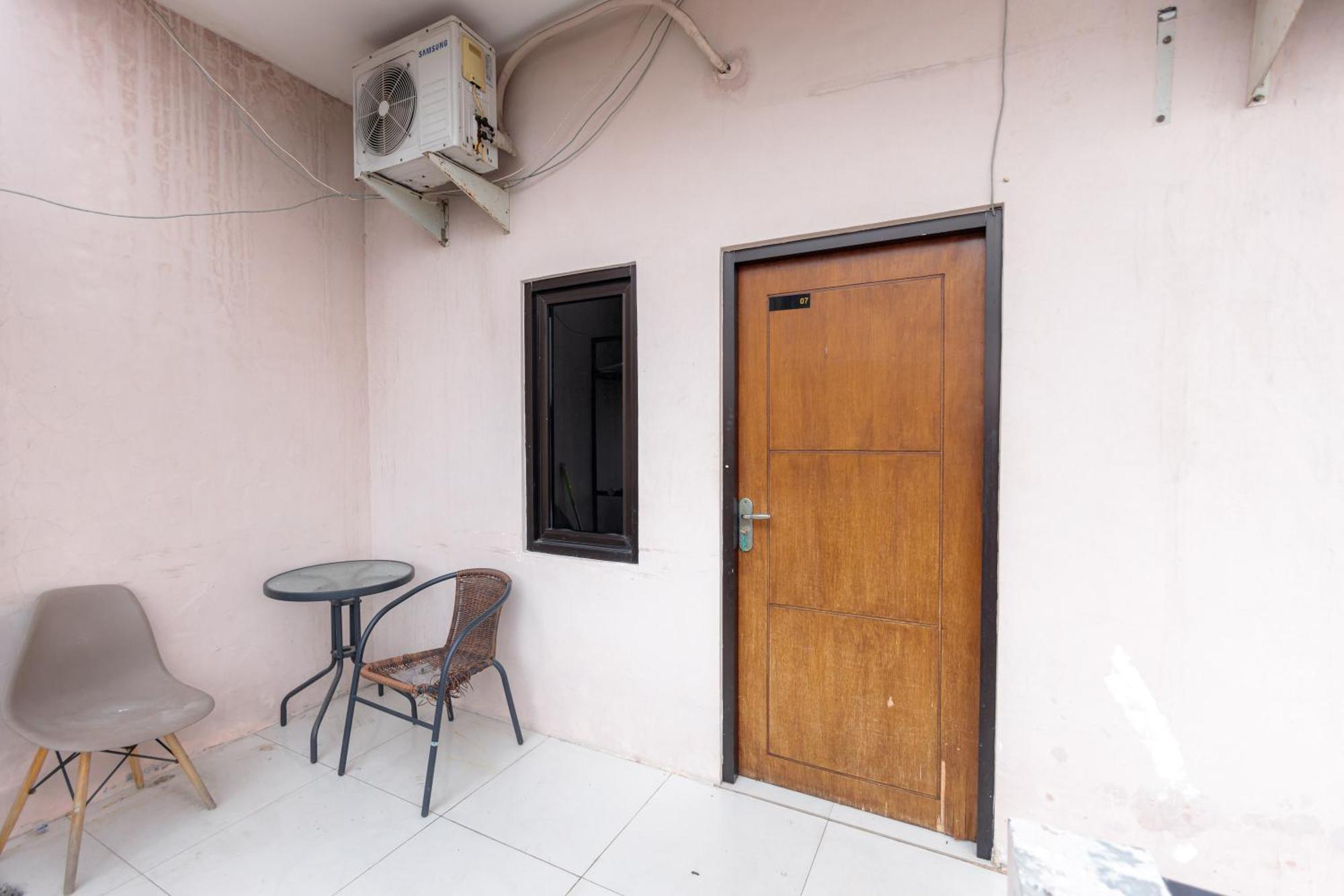 Reddoorz At Osuko Residence Sukomanunggal Jaya Σουραμπάγια Εξωτερικό φωτογραφία