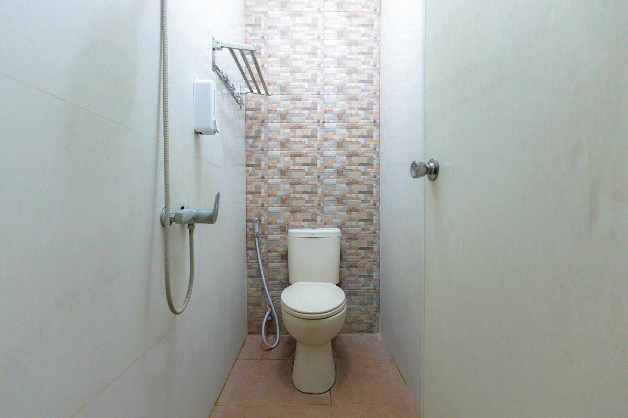 Reddoorz At Osuko Residence Sukomanunggal Jaya Σουραμπάγια Εξωτερικό φωτογραφία
