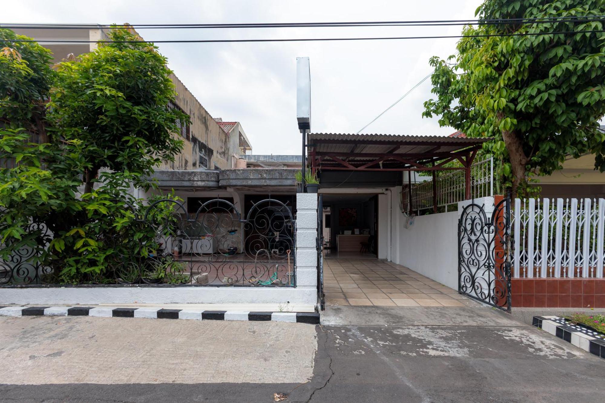 Reddoorz At Osuko Residence Sukomanunggal Jaya Σουραμπάγια Εξωτερικό φωτογραφία